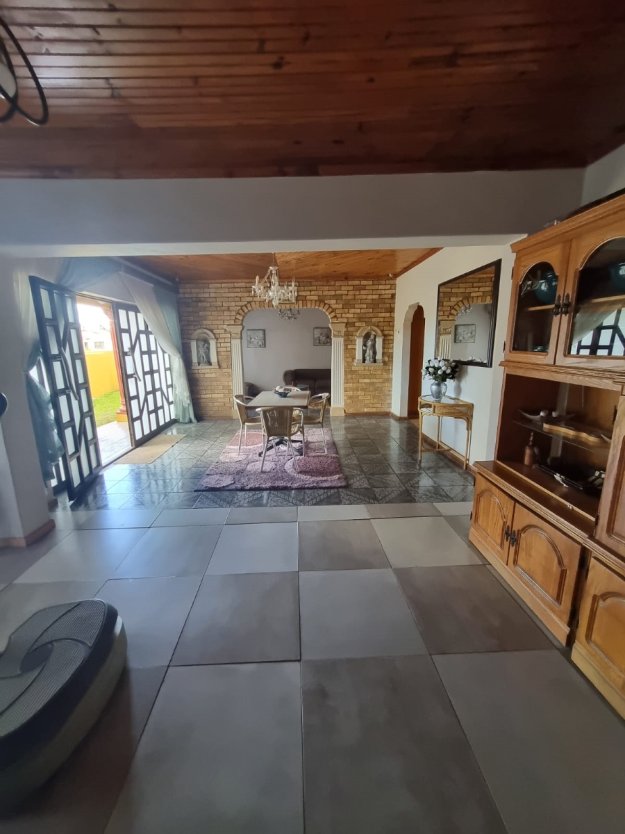 4 Bedroom Property for Sale in Kwa Nobuhle Eastern Cape